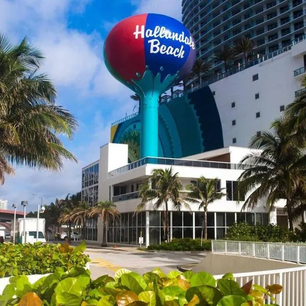 Walk to the beach, Studio, Pool AND FREE Parking, hôtel à Hallandale Beach