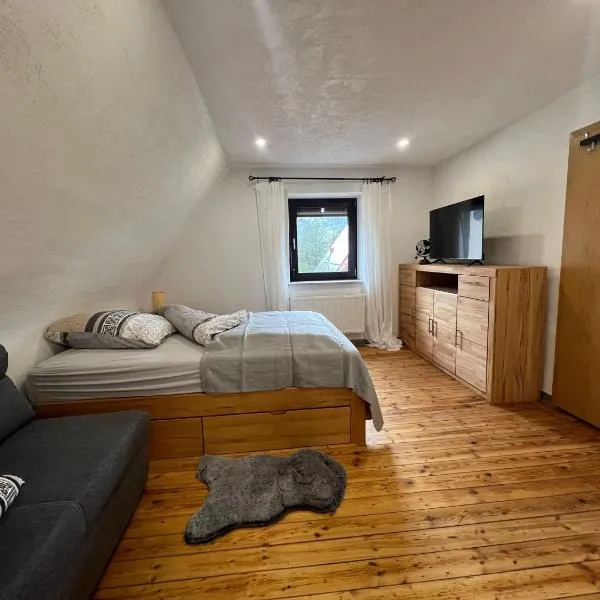 Kleine, aber feine Unterkunft mit direktem Waldzugang, hôtel à Hauenstein