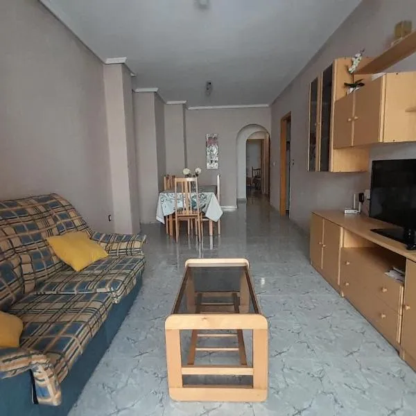 Nice apartment on the beach and city centre, hotel di Torrevieja
