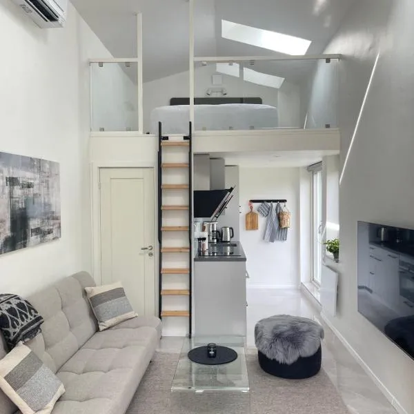 Modern guesthouse with loft, hotel v destinaci Malmö