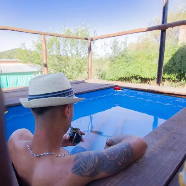 Pequeña cabaña con wifi, cocina, pequeña pileta y vistas a las sierras, hotel v destinaci Unquillo