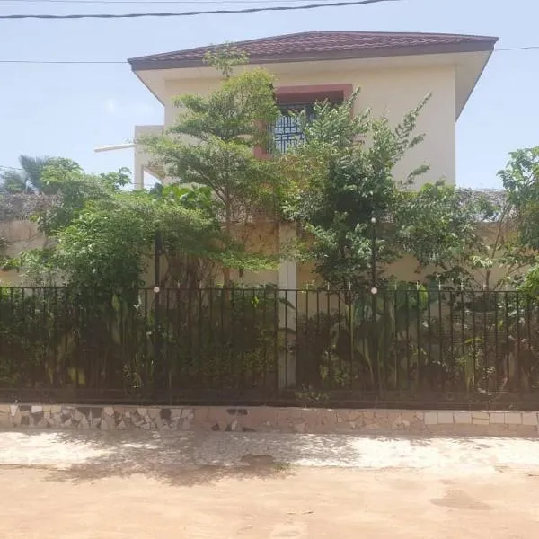 KJ Rooms, hotel in Sere Kunda