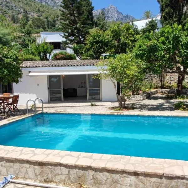 Guest House in Paradise, hotel in Karmi