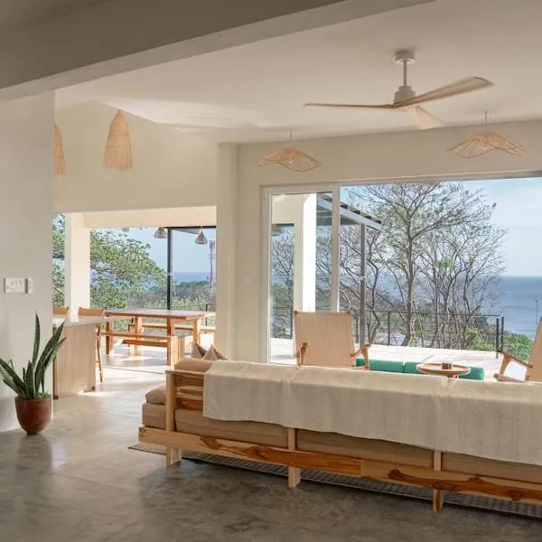 Casa Deriva - Modern 3 Bedroom AC with Pool, hotel in Playa Maderas