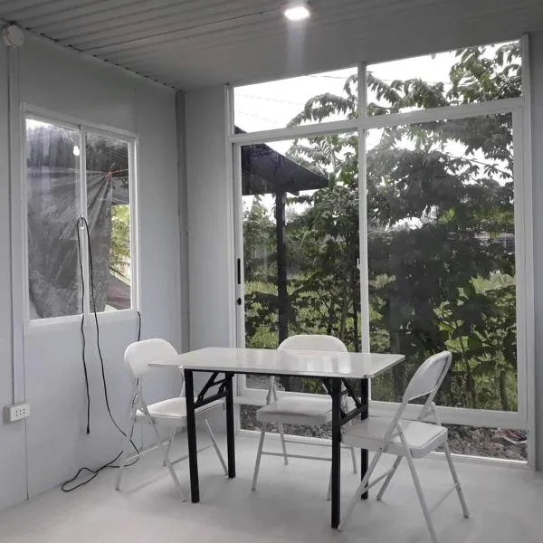 Bay Ellie B and B tiny home, hotel ad Asturias