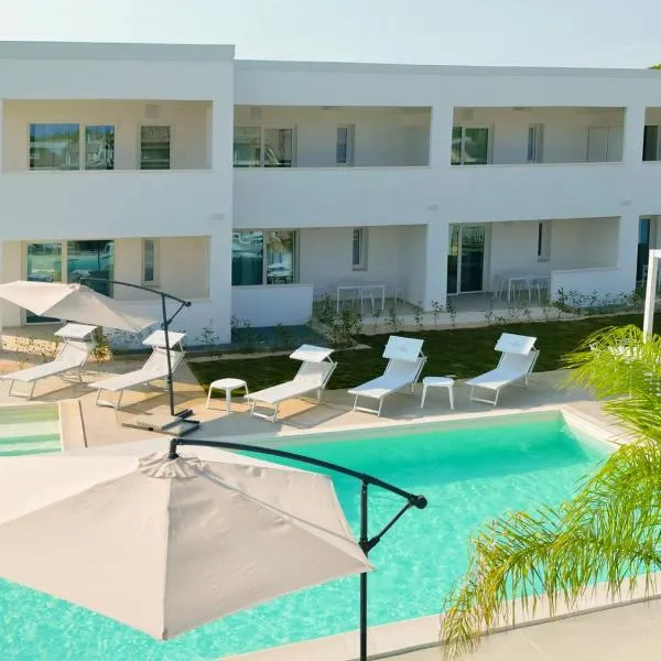 SUNSHINE LUXURY APARTMENTS - Private Pool and Beach - Policoro Lido，位于波利科罗的酒店