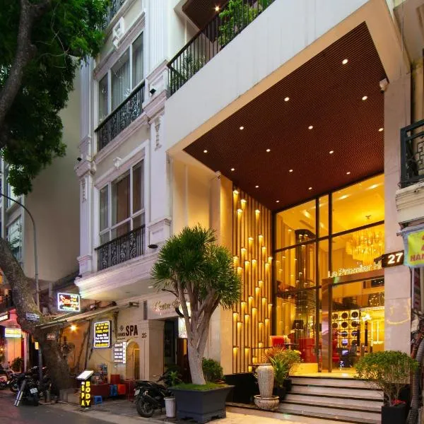 Le Premier Hotel & Rooftop Bar, hotel v Hanoji