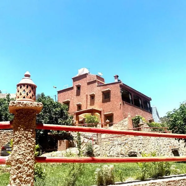 Gite Marbie maison rurale, une expérience naturelle unique, au coeur du moyen atlas, Maroc, hotel in Kasba Tibouda