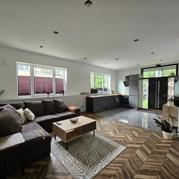 Elva Majutus - Puhkemaja - Hot Tub l Sauna l BBQ, hotel in Elva