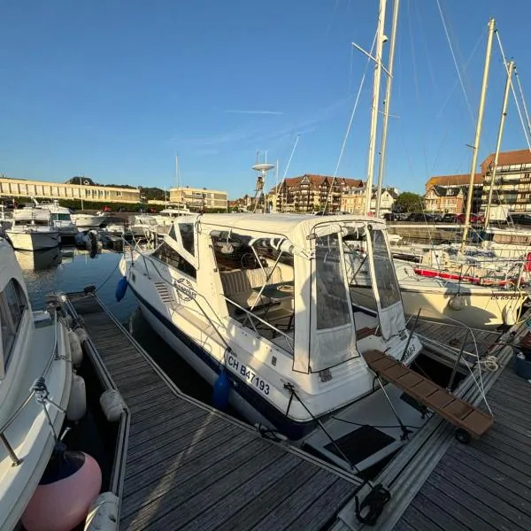 Le duplex des Marinas, dog friendly & parking inclus, 1m90 sous plafond, отель в Довиле