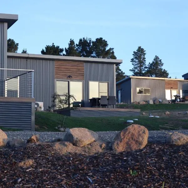 Hygge Eco Cabins Beautiful New Cabins with Amazing Views, hotel in Jindabyne