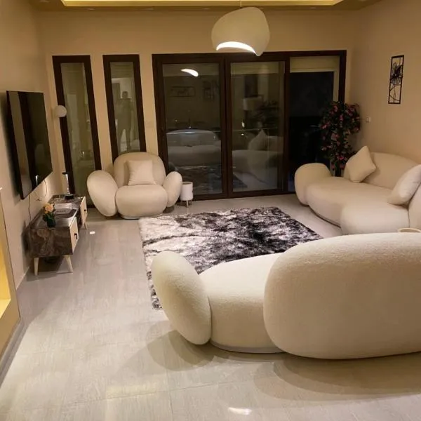 شقه فندقيه بيفرلي هيلز كومبوند one16, hotel in Sheikh Zayed