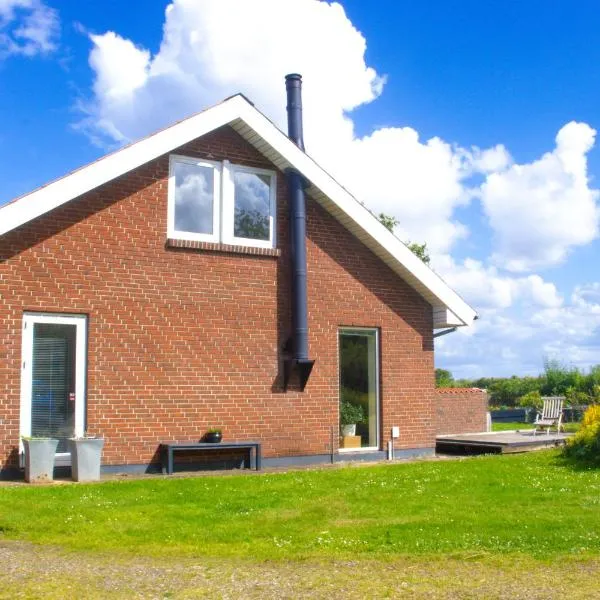 Dejligt og stort hus med spa og sauna, hotel in Roslev