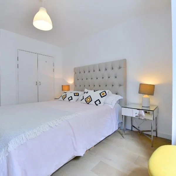 Central London 2 bedrooms apartment sleep 6 Free parking, hotel in London