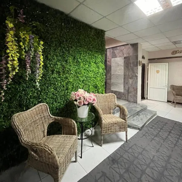 Гостиница Берлога, ξενοδοχείο σε Παβλοντάρ