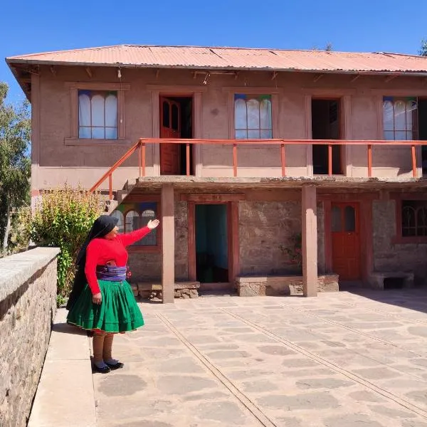 Home in Taquile - Q'uñi wasi, hotel in Huillanopampa