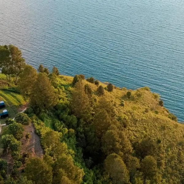 Bobocabin Patra, Parapat: Panahatan şehrinde bir otel