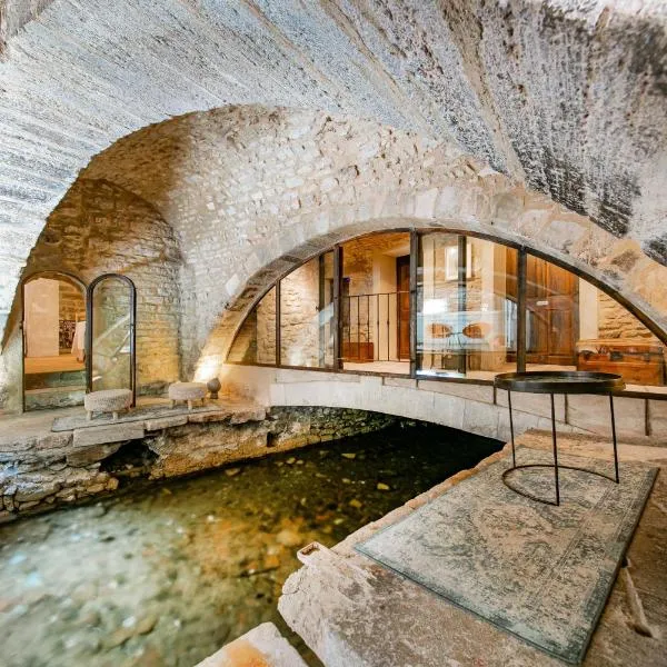 La Prévôté - Luxury Chambres d'hôtes & Gastronomic Restaurant, hotel v destinaci LʼIsle-sur-la-Sorgue