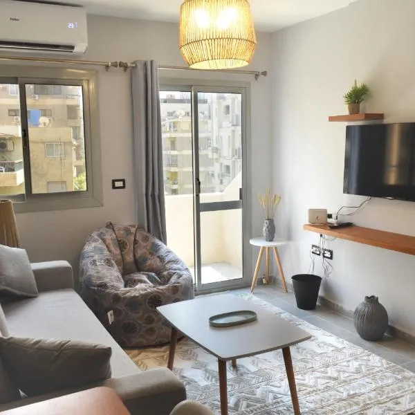 Sunny Haven 1BR Apartment near Cairo Airport, hotel in Cairo