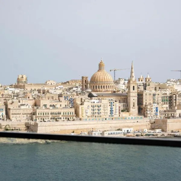 Best View Fortina Luxury Suites, hotel em Sliema