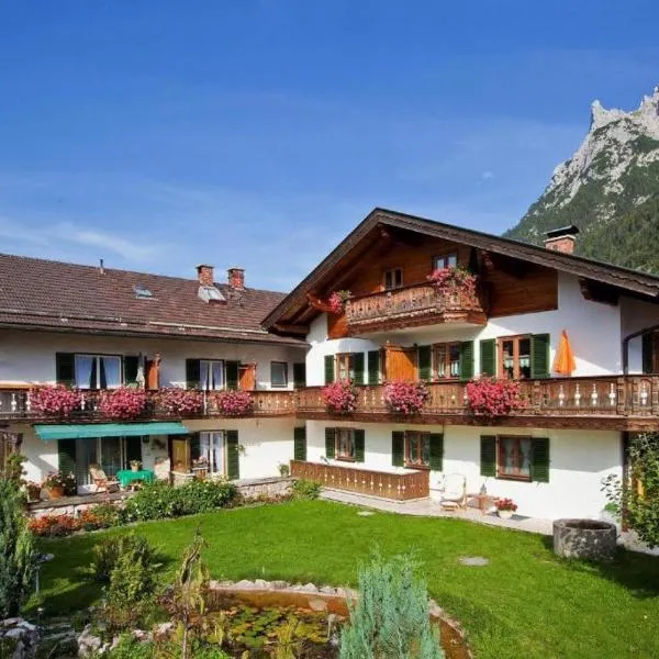 Ferienwohnungen St Christoph, hotell sihtkohas Mittenwald