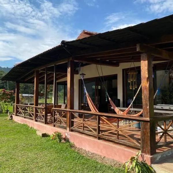 Paraíso selvático Casa de campo, hotelli kohteessa Sucúa