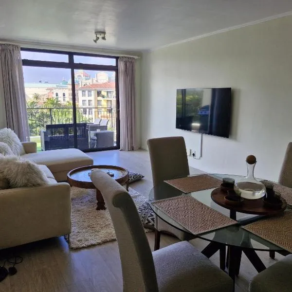 Island Club apartment in Century City - 305 Ibiza, hotel in Cape Town