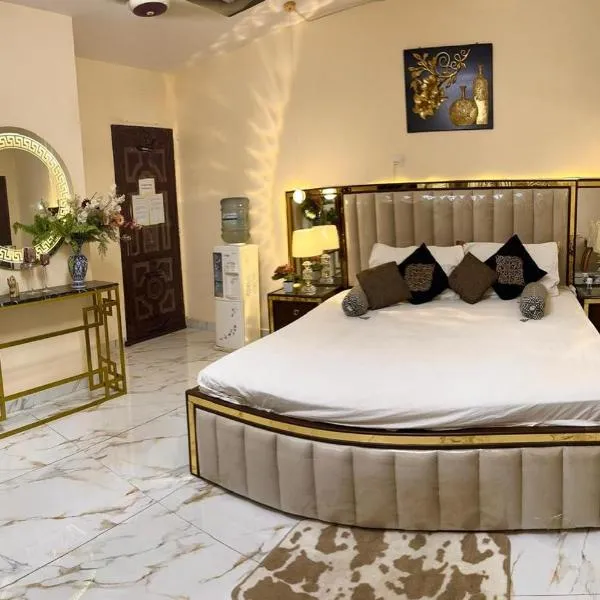 Charming Home banglow, hotel in Karachi