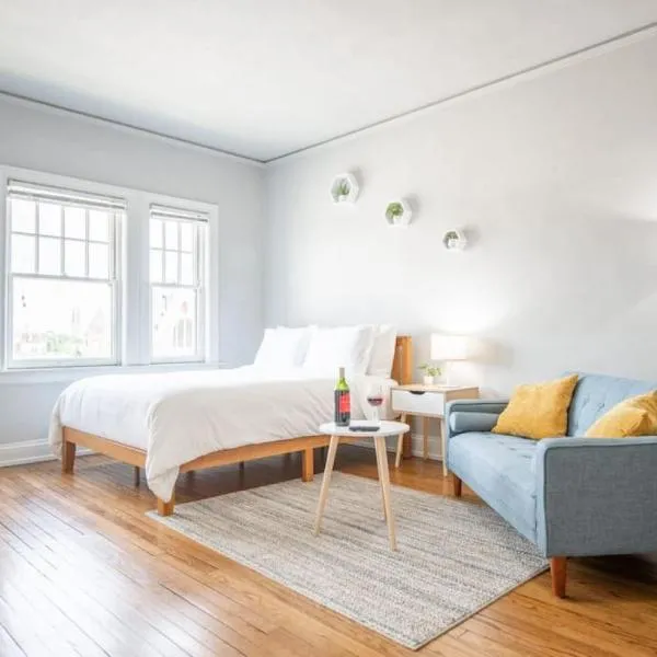VIBES ON MAIN - Modern Chic Studio in Downtown, hotel din Peoria
