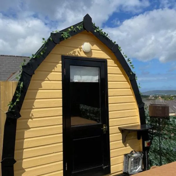 Arch Pod & Hot Tub, hotel in Carndonagh