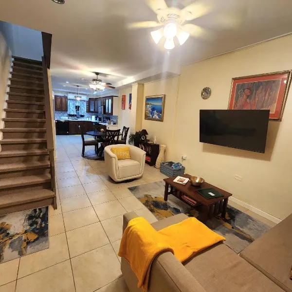 Live Like A Local In This Chic Maraval Townhouse, hotel em Port-of-Spain