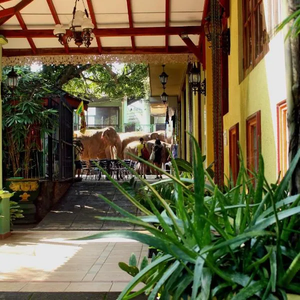 Green Land Guest House, ξενοδοχείο σε Pinnawala