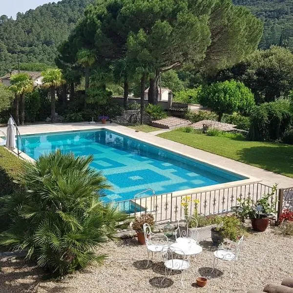 A l'ombre du chêne Piscine & Spa Gîtes Eden en Cévennes à Anduze Gard, Hotel in Anduze