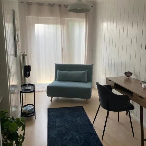 AMSELWEG am Waldrand gelegen Netflix eigener carport uvm, hotel v destinaci Taunusstein