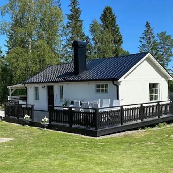 Mysigt hus nära hav och skog på härliga Alnö, ξενοδοχείο σε Myrnäs