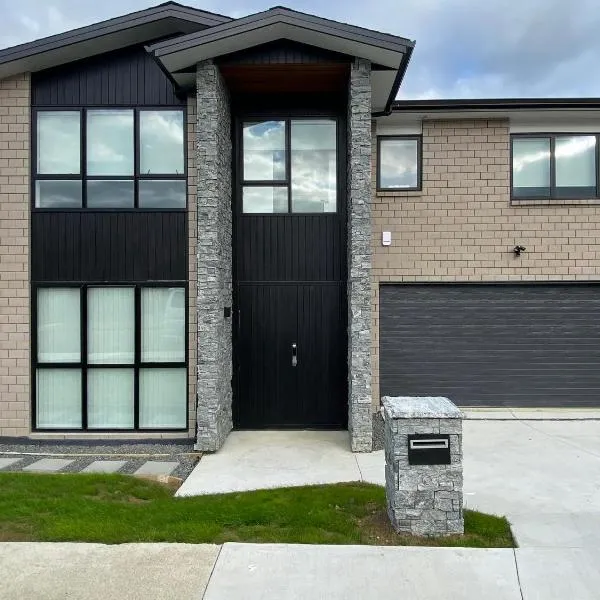 Extra-Large Brand-New House 8 Bedrooms 6 Bathrooms, hotel in Auckland