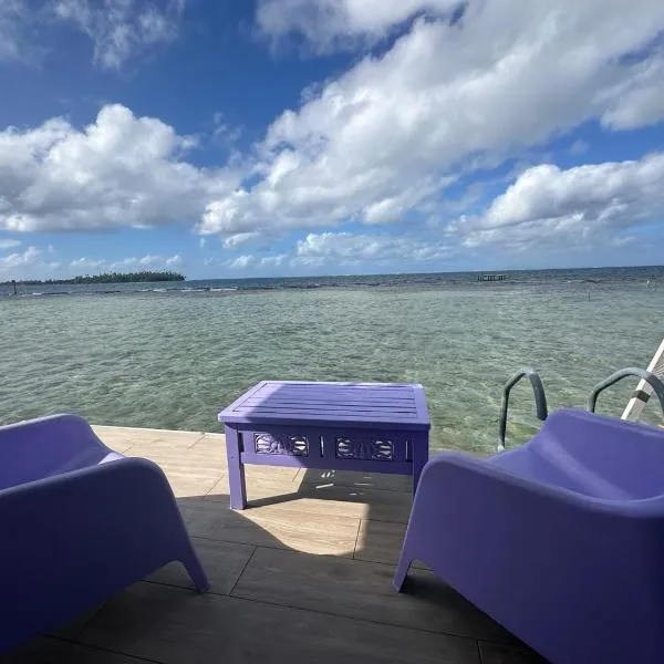 2 bungalows - Bord de mer privé, hotel in Uturoa