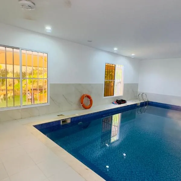 FIG SHADES مزرعة ظلال التين, hotel in Ţīwī