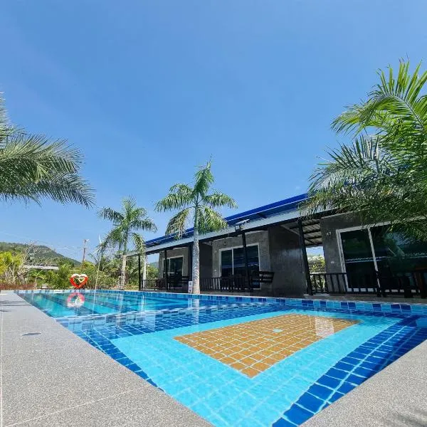 ต้นหว้ารีสอร์ท, hotel v destinaci Chao Lao pláž