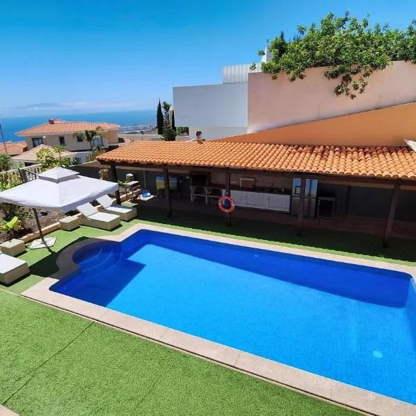 Happiness Chalet with Heated Swimming Pool, hotel v destinaci Adeje