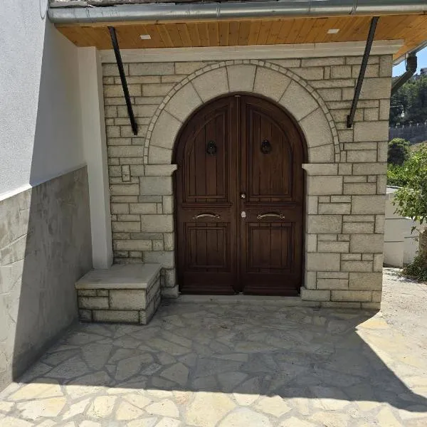 Hazmurat Hotel, hotel en Gjirokastra