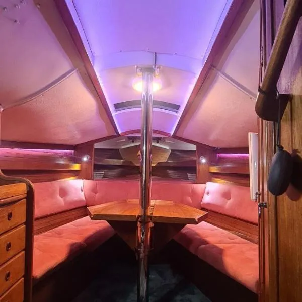 Private Yacht in the Heart of Tallinn, khách sạn ở Tallinn