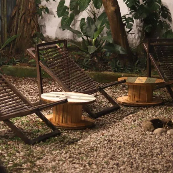 Marola Hostel, hotel v destinaci Ubatuba