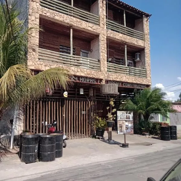 Quarto refrigerado com cama de casal, viešbutis mieste Coxipó da Ponte