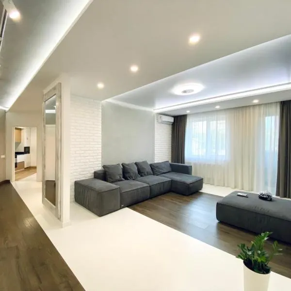 Трикімнатна SKY HOUSE Безключовий доступ!, hotell sihtkohas Vinnõtsja