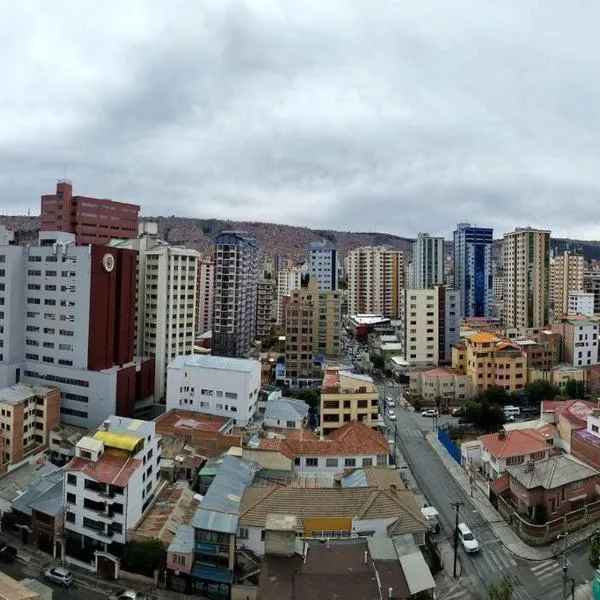 Miraflores departamento céntrico, amplio, hermosas vistas, dúplex 3 dormitorios, hotel in Chijini