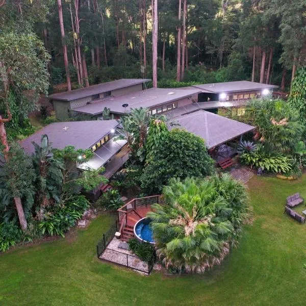 DeZen Accomodation, hotel di Palmview