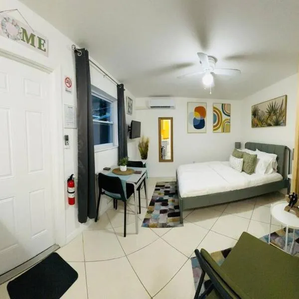 Studio with Terrace Near Hard Rock-Patio, hôtel à Fleetwood Manor