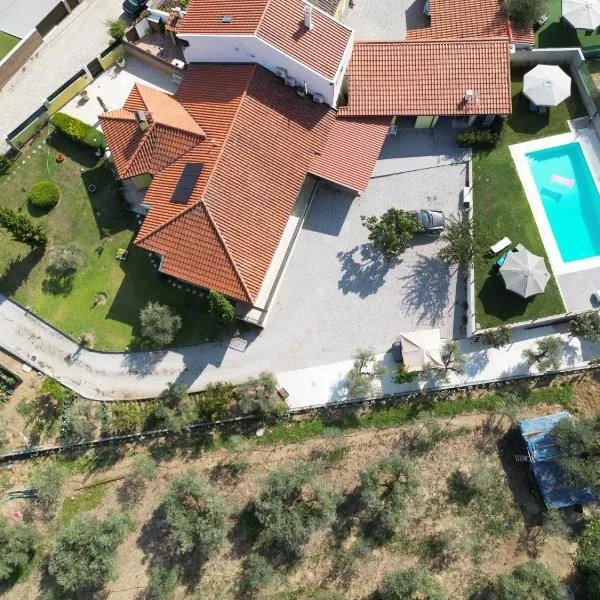 Alojamento Poço do Barro, hotel in Lodões