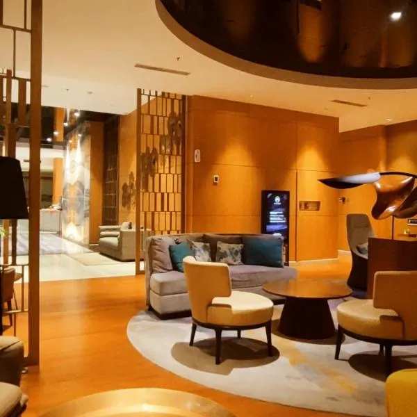 Grand & Spacious - 2BR & 3BR Family Retreat!, hotel in Jakarta